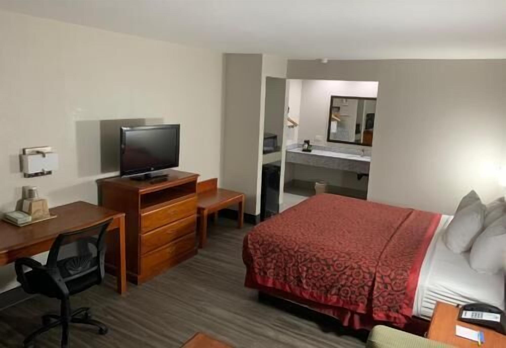 Iron/ironing board, free WiFi, bed sheets, alarm clocks