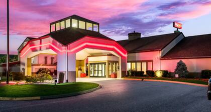 Red Roof Inn PLUS+ & Suites Knoxville West-Cedar Bluff