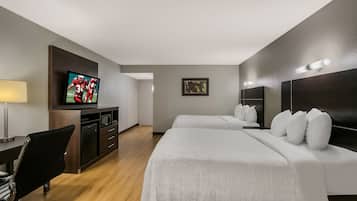 Una scrivania, tende oscuranti, ferro/asse da stiro, Wi-Fi gratuito