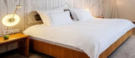 Habitación superior, 1 cama King size | Ropa de cama de alta calidad, edredón y minibar