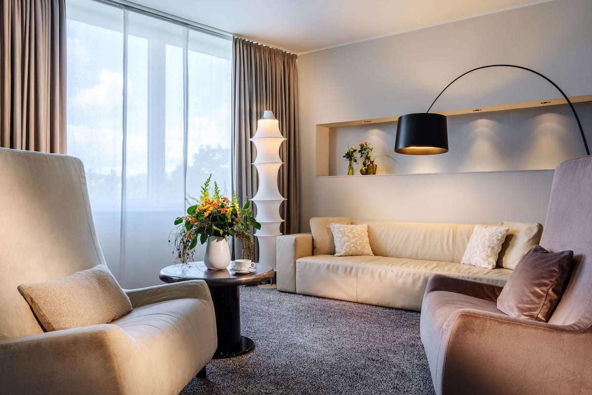 comfort suite, 1 king bed | premium bedding, down duvets, minibar, in-room safe