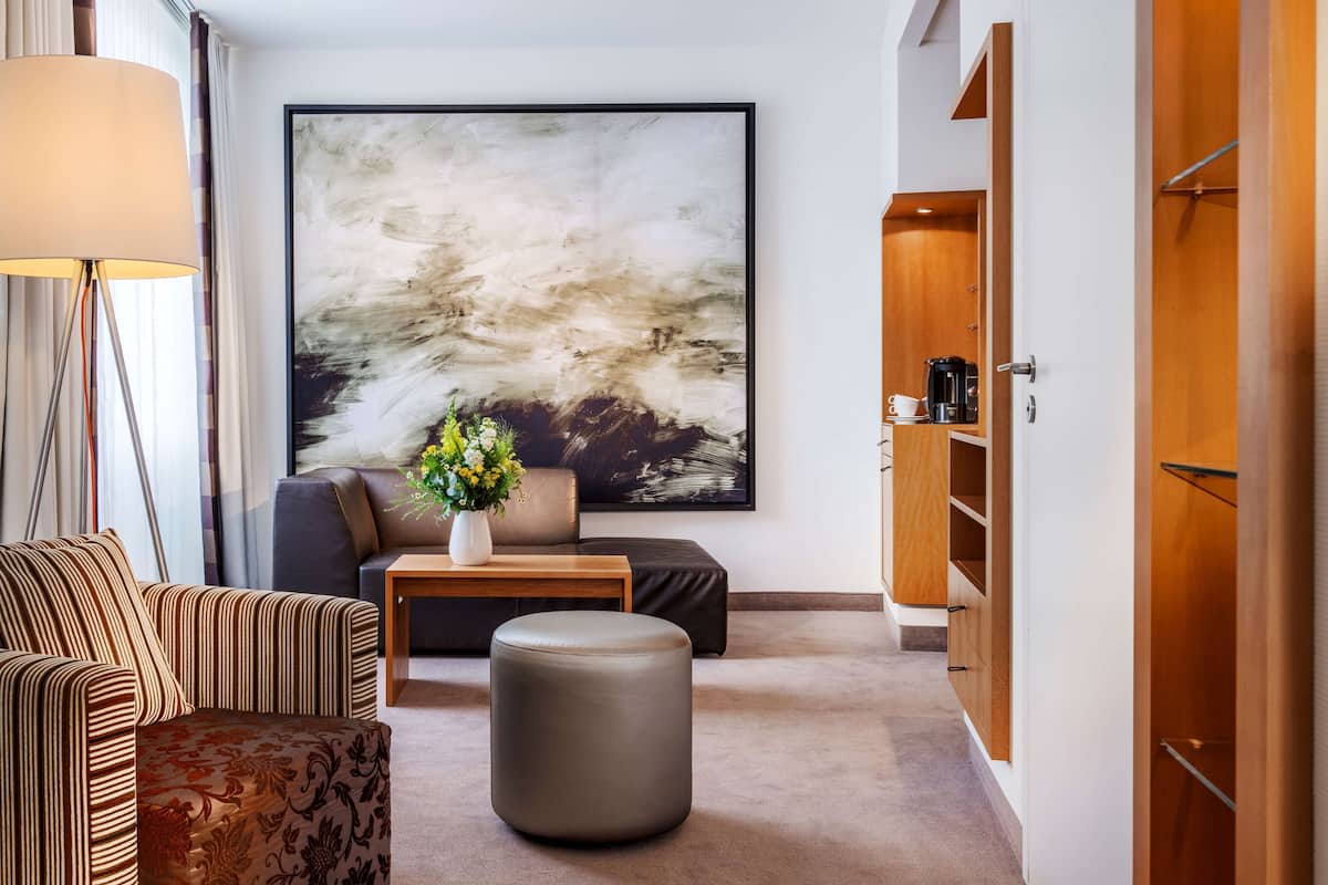 junior suite, 1 king bed | premium bedding, down duvets, minibar, in-room safe