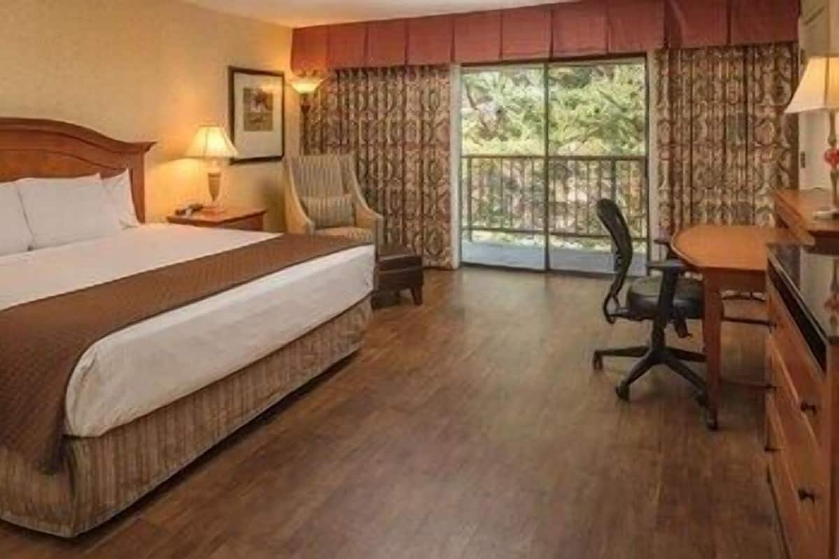 Ropa de cama de alta calidad y escritorio