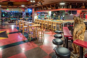 Serves dinner and happy hour