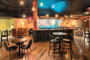 Serves dinner and happy hour - Red Lion Hotel Pasco Airport & Conference Center (Pasco)