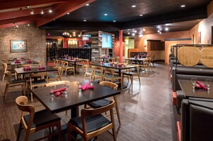 Se sirven cenas y cocina americana