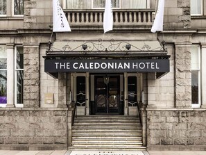 Indoor wedding - Mercure Aberdeen Caledonian Hotel (Aberdeen)