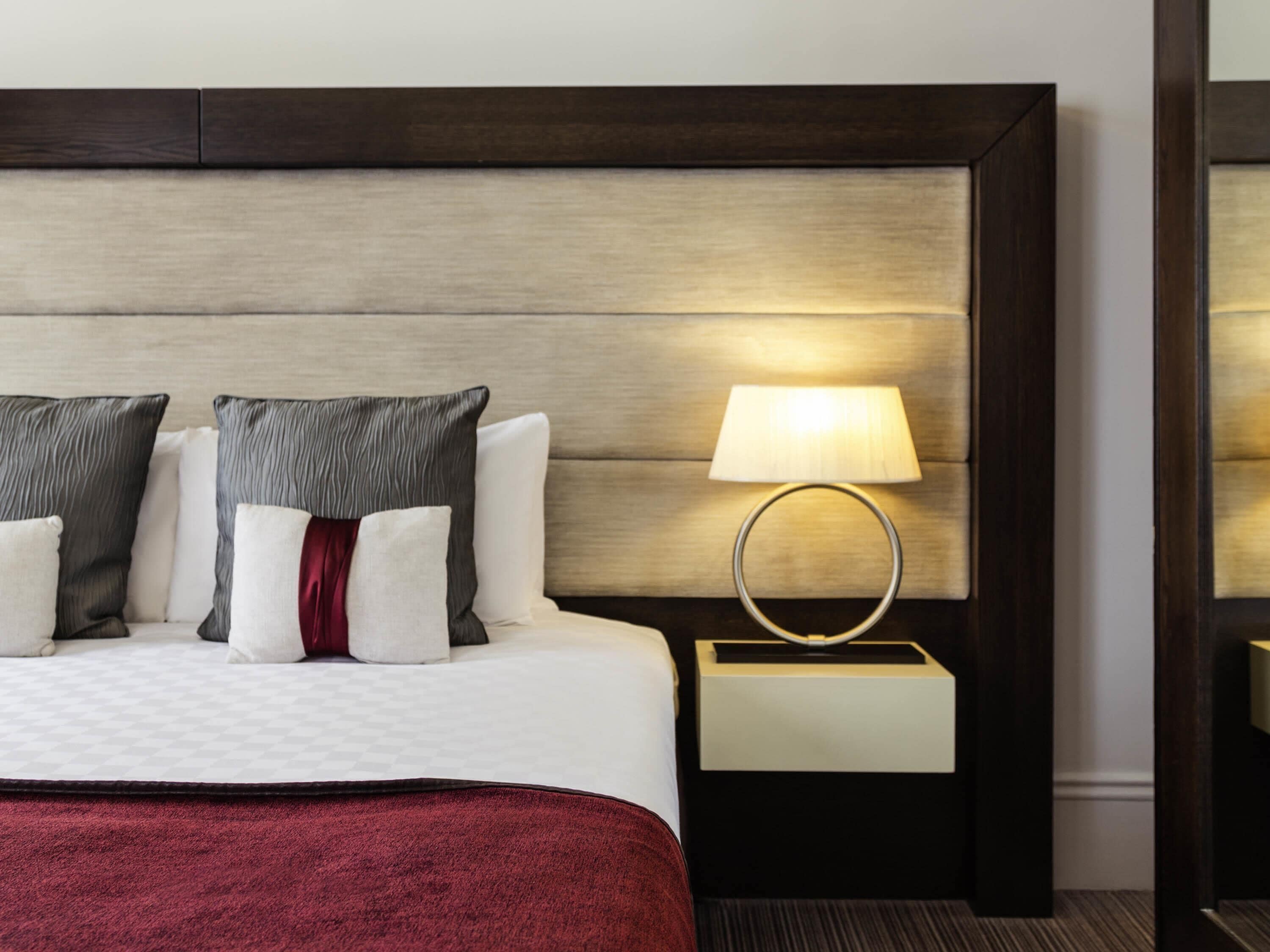 セーフティボックス (室内)、デスク、アイロン / アイロン台、WiFi (無料)