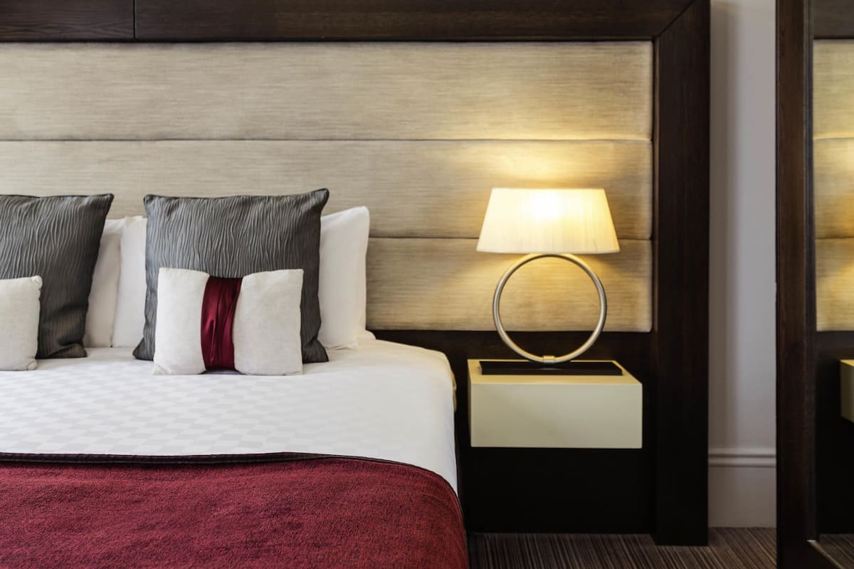 客房內保險箱、書桌、熨斗/熨衣板、免費無線上網