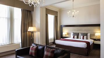 Suite | In-room safe, desk, iron/ironing board, free WiFi