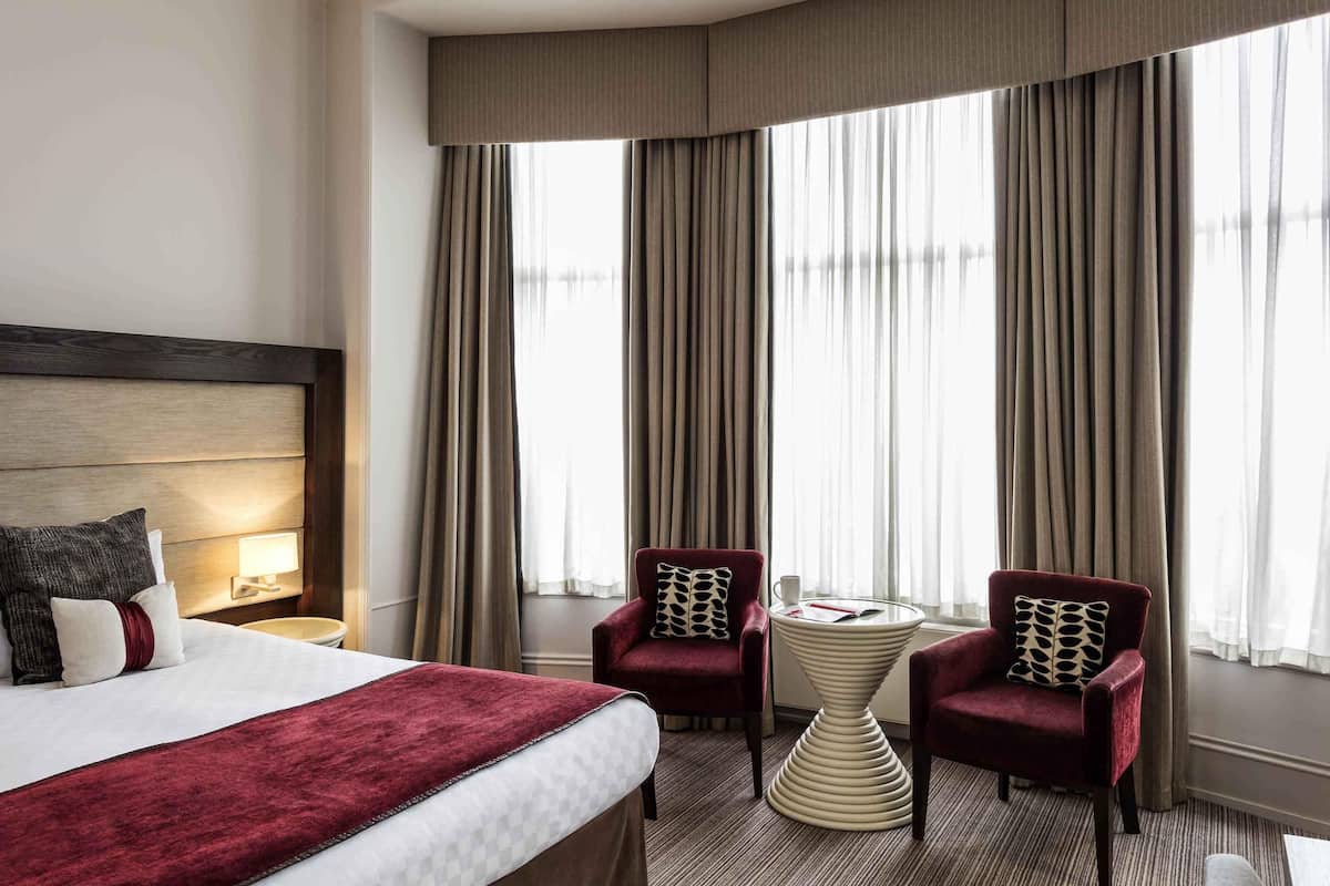 In-room safe, desk, iron/ironing board, free WiFi