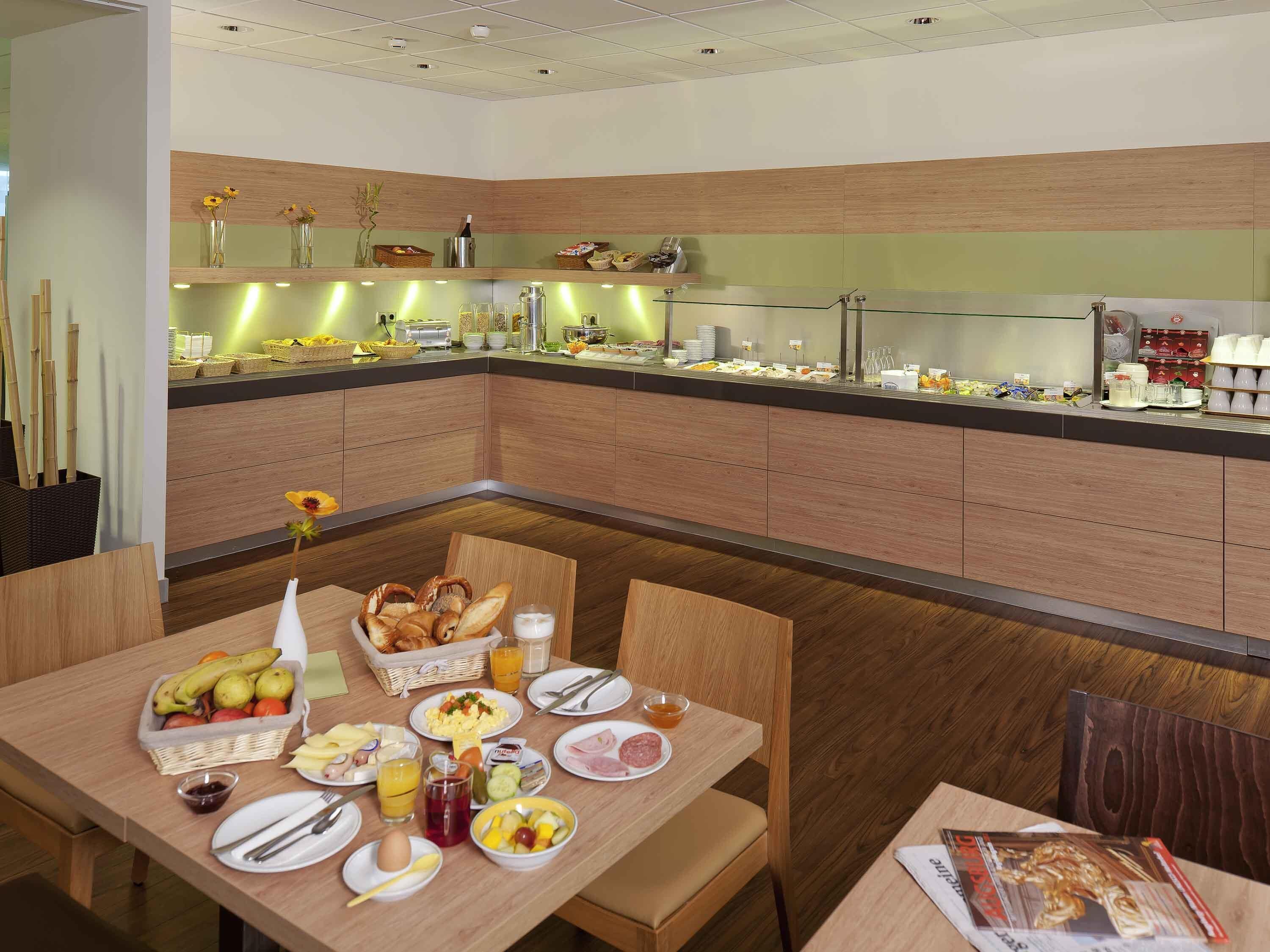 Desayuno buffet todos los días (EUR 17 por persona) 