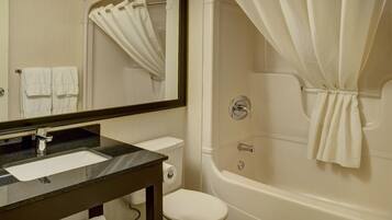 Combined shower/tub, free toiletries, hair dryer, towels