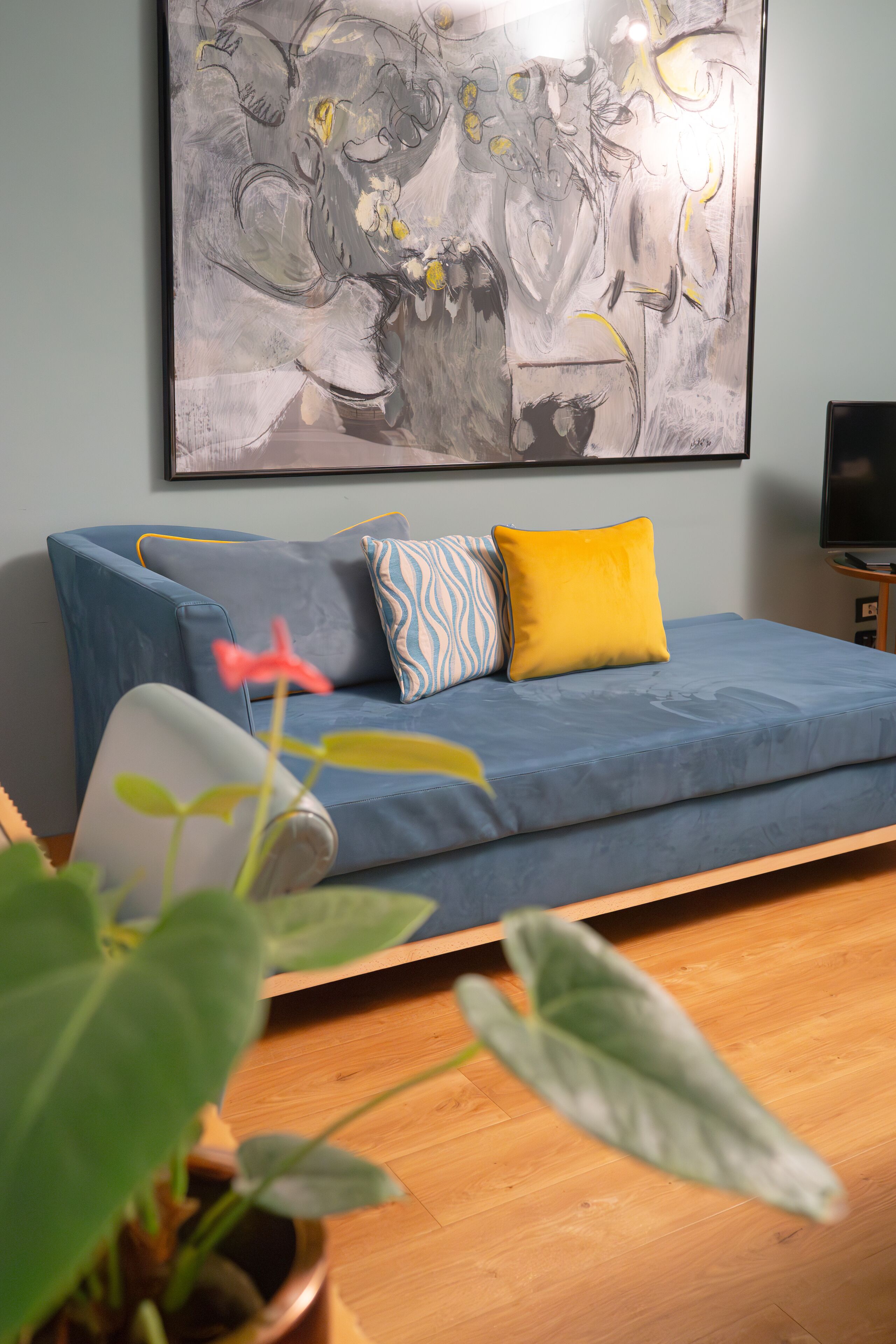 1 bedroom, hypo-allergenic bedding, down duvets, free minibar items