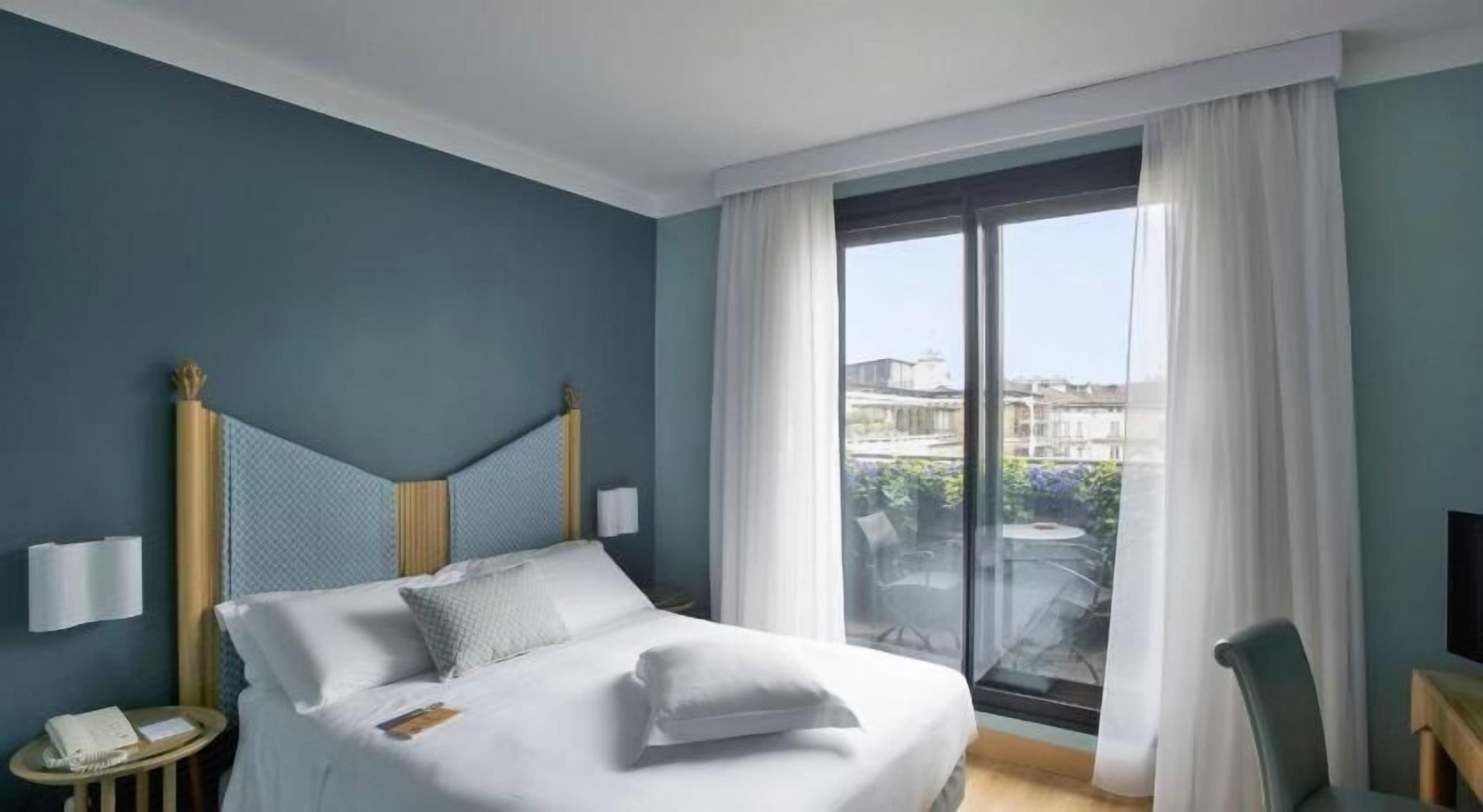Hypo-allergenic bedding, down duvets, free minibar items, in-room safe