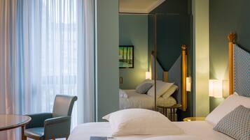 华丽双人房或双床房, 无烟房 | 防过敏的被褥、羽绒被、免费迷你吧物品、客房内保险箱