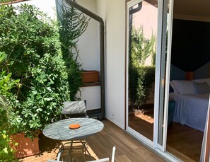 Deluxe-Doppelzimmer, 1 King-Bett, Terrasse | Terrasse/Patio