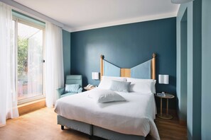 Habitación doble Deluxe, 1 cama King size, Terraza | Ropa de cama hipoalergénica, edredón y artículos del minibar gratis 