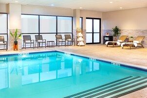 Una piscina cubierta