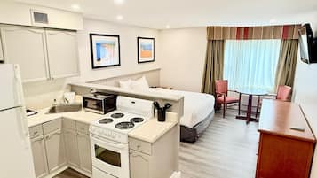 Standard One Queen Full Kitchen - Conference Centre | Premium bedding, in-room safe, blackout drapes, iron/ironing board