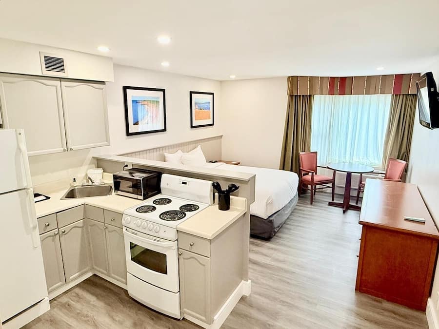 Standard One Queen Full Kitchen - Conference Centre | Premium bedding, in-room safe, blackout drapes, iron/ironing board