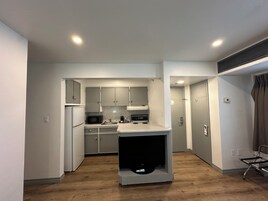 Renovated 1 Queen Bed Suite - Main Building | Private kitchen | Coffee/tea maker, electric kettle