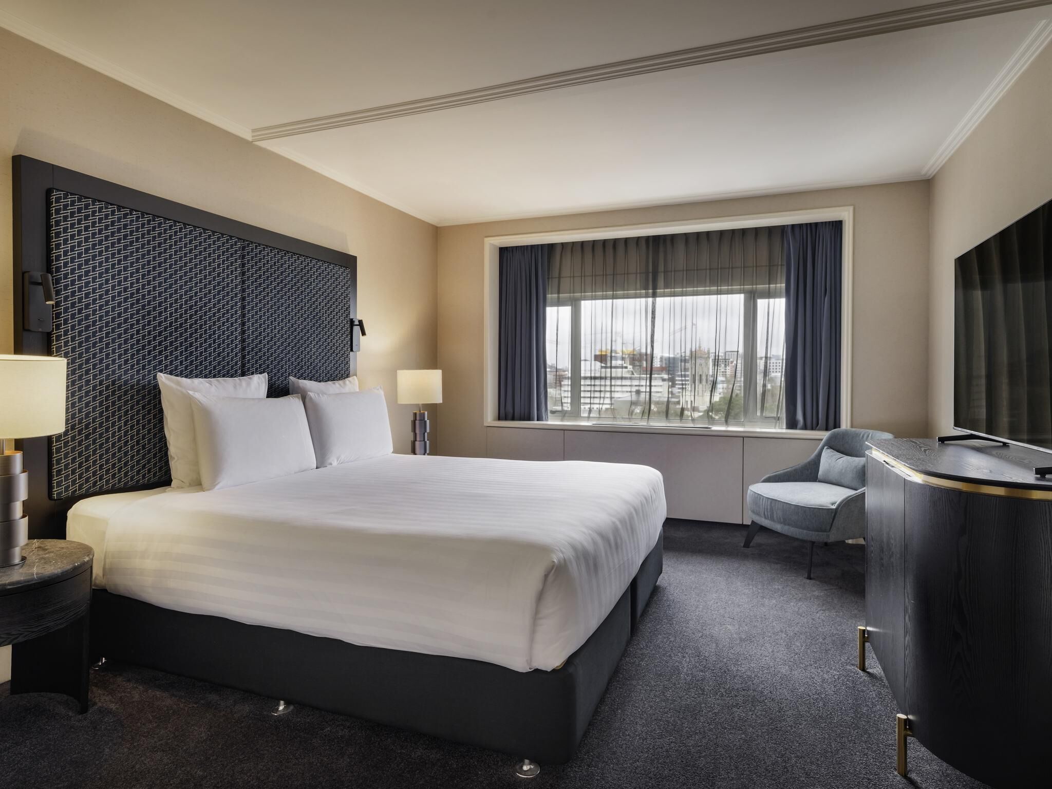Junior Suite, 1 King Bed | Premium bedding, minibar, in-room safe, desk