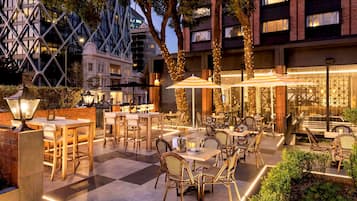 酒吧(店内)