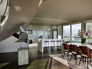 Premium bedding, minibar, in-room safe, desk - Pullman Auckland Hotel & Apartments (Auckland)
