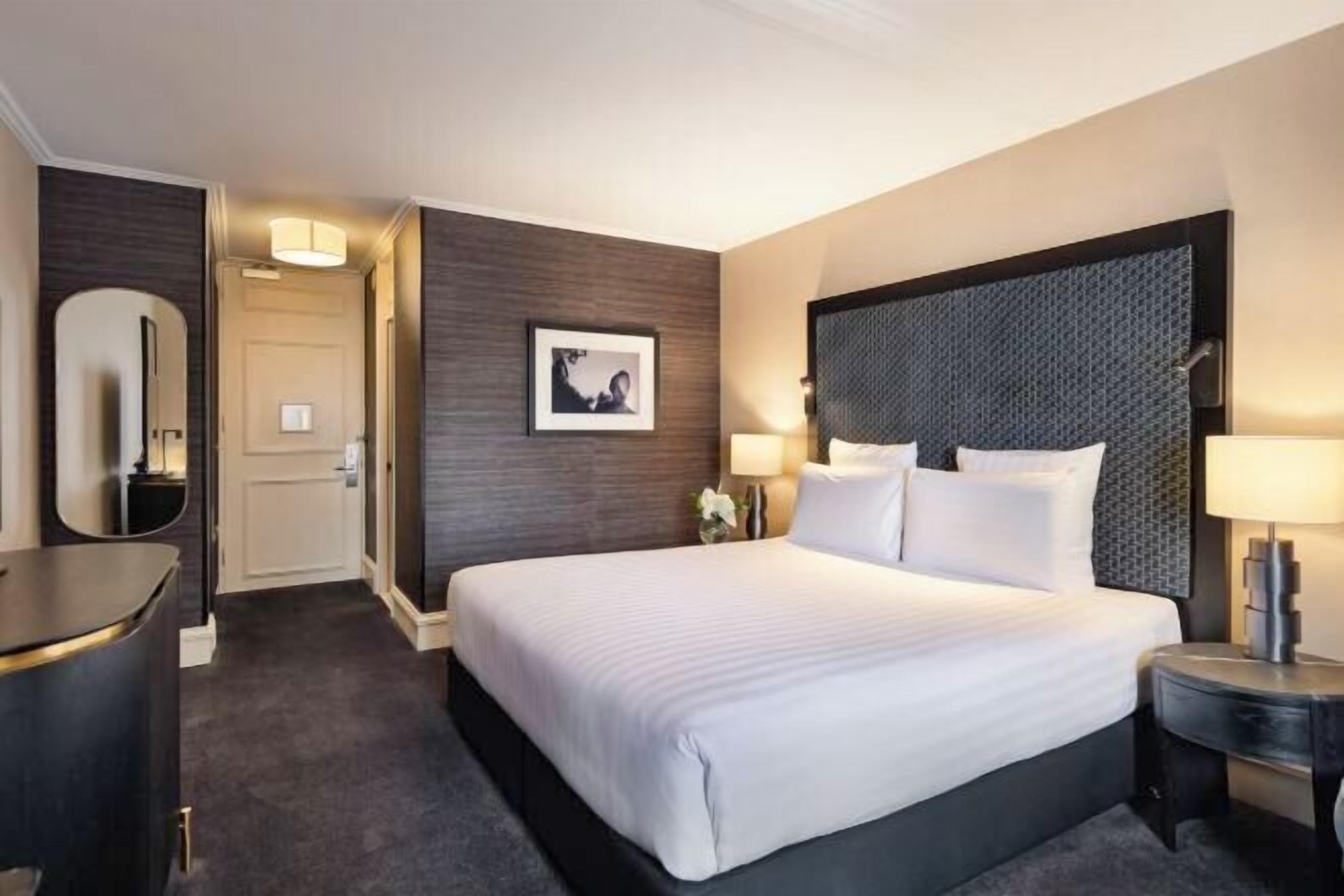 Ropa de cama de alta calidad y minibar 