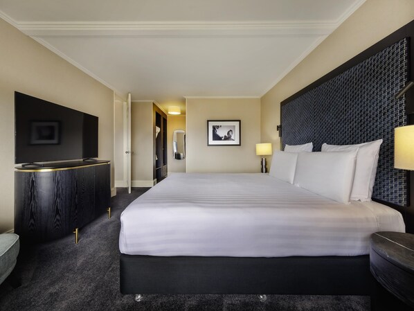 Premium bedding, minibar, in-room safe, desk - Pullman Auckland Hotel & Apartments (Auckland)