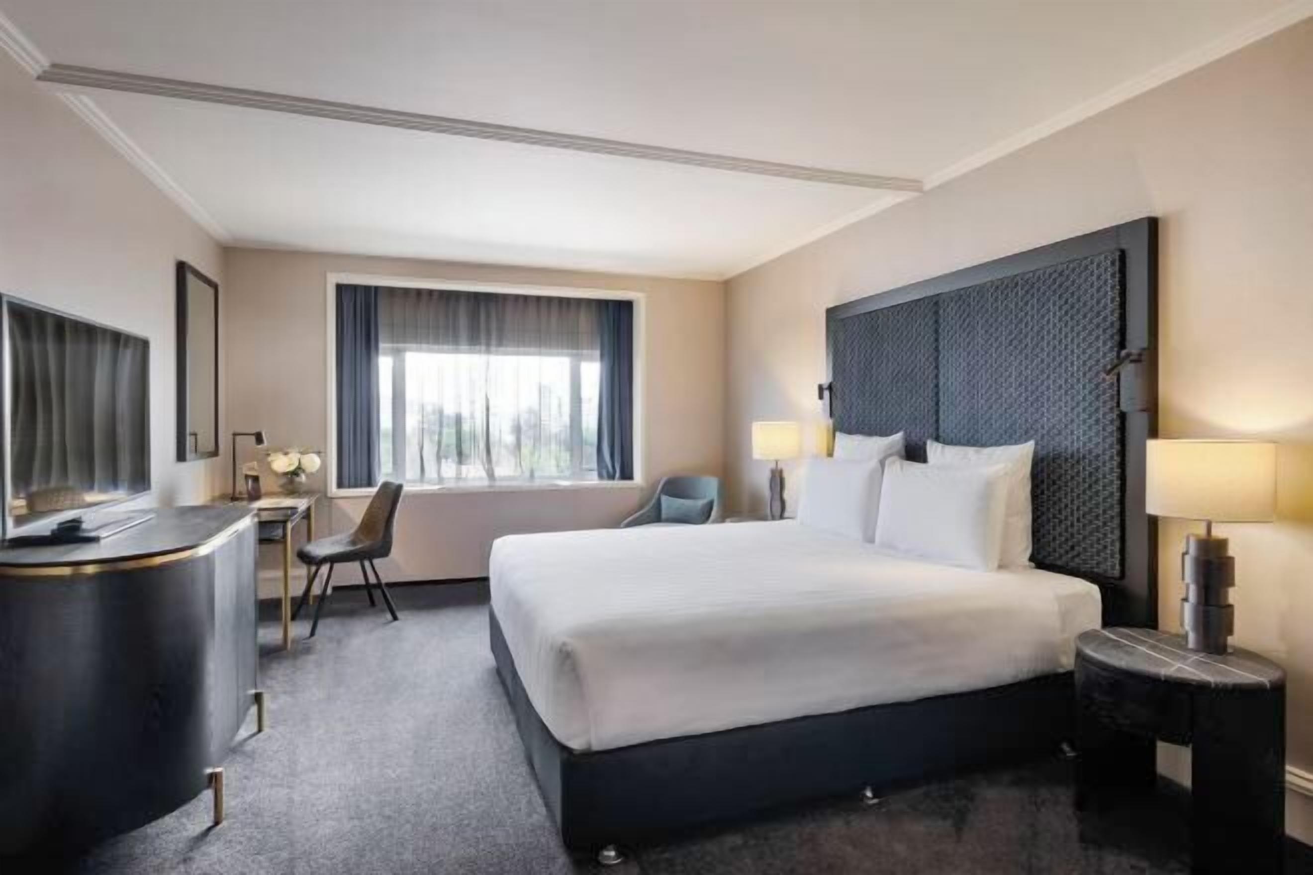 Ropa de cama de alta calidad y minibar 