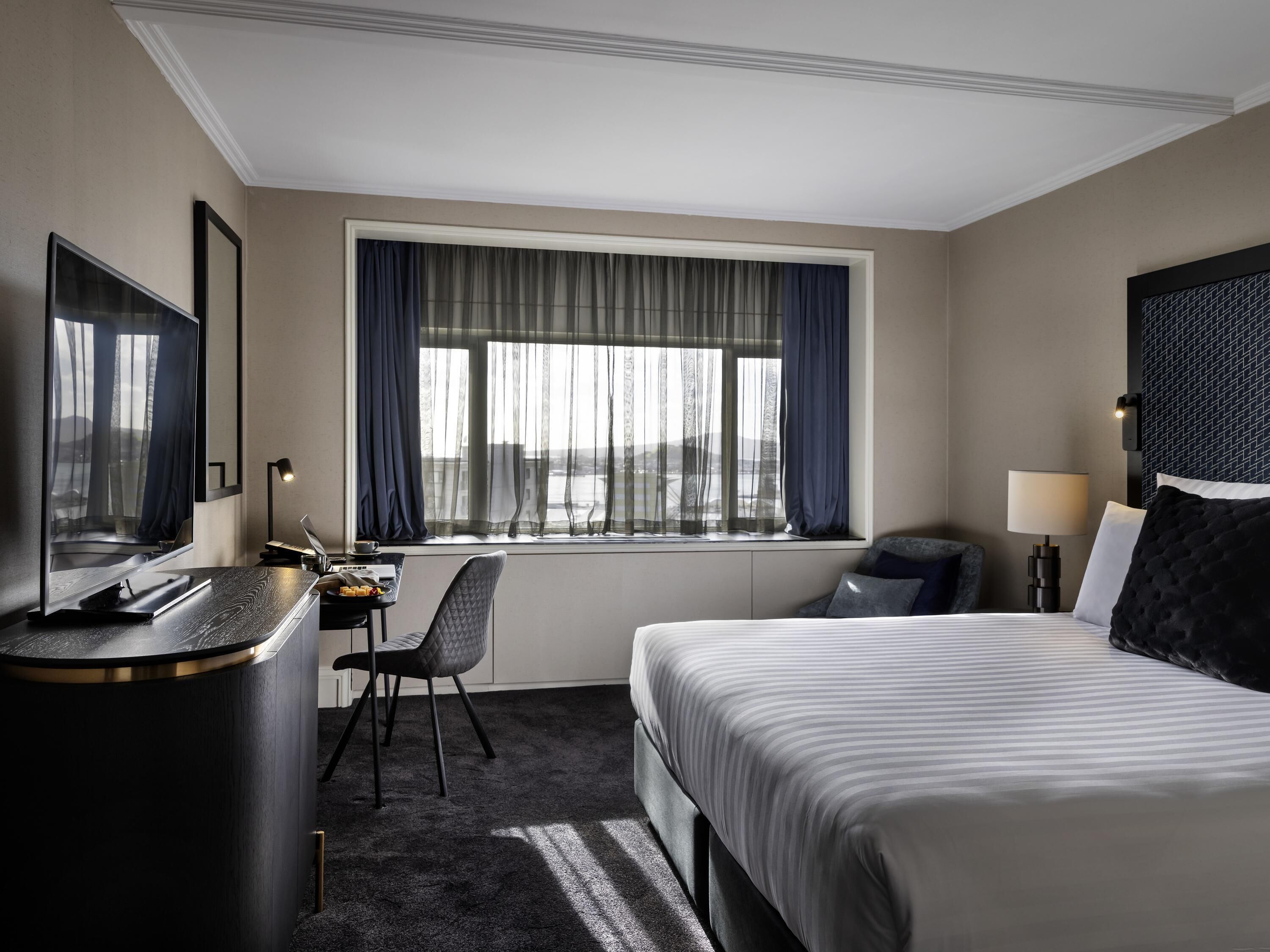Superior Room, 1 King Bed (Executive) | Premium bedding, minibar, in-room safe, desk