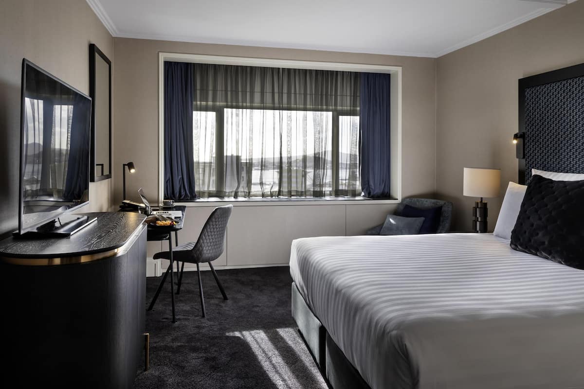 Superior Room, 1 King Bed (Executive) | Premium bedding, minibar, in-room safe, desk
