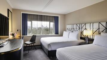 Superior Room, 2 Katil Ratu (Queen) | Peralatan tempat tidur premium, bar mini, peti besi dalam bilik, meja