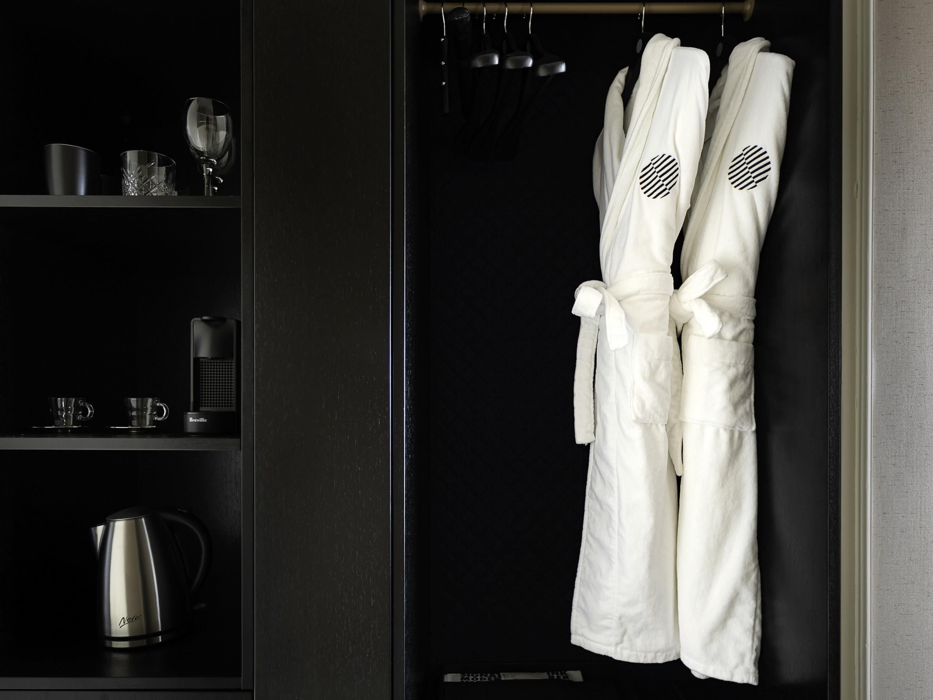 Ropa de cama de alta calidad y minibar 