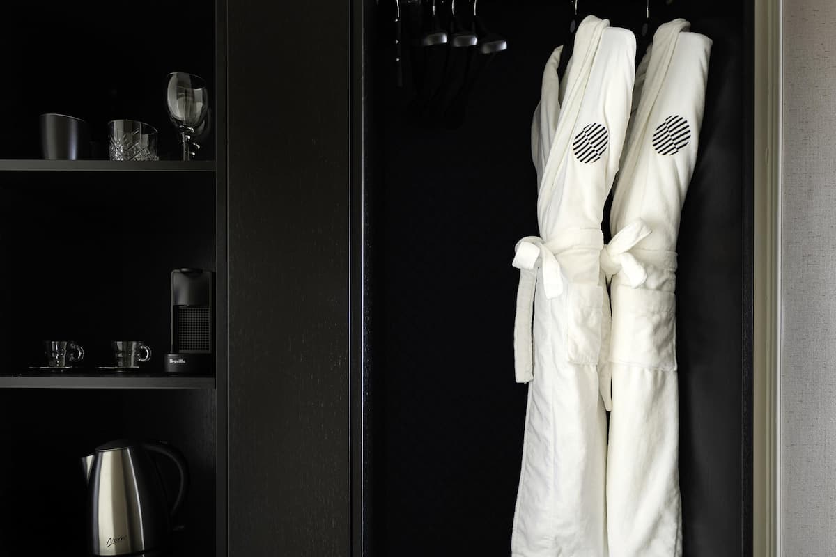 Ropa de cama de alta calidad y minibar