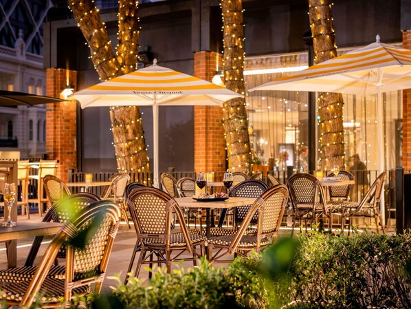 Bar (on property) - Pullman Auckland Hotel & Apartments (Auckland)