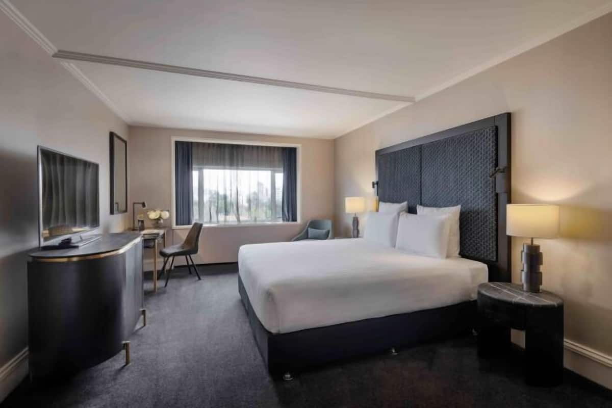 1 bedroom, premium bedding, minibar, in-room safe