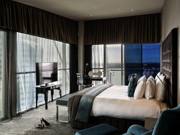 Premium bedding, minibar, in-room safe, desk - Pullman Auckland Hotel & Apartments (Auckland)