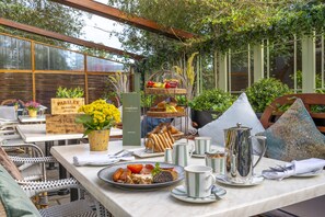 Daily full breakfast (EUR 15.00 per person)