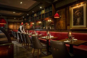 Bar (on property) - Newpark Hotel (Kilkenny)