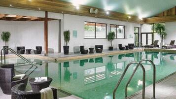 Indoor pool, 2 outdoor pools