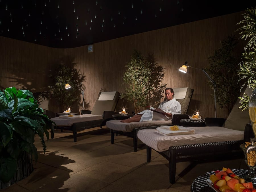 Couples treatment rooms, sauna, hot tub, steam room, body treatments