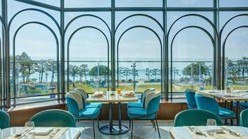 Breakfast, lunch and dinner served