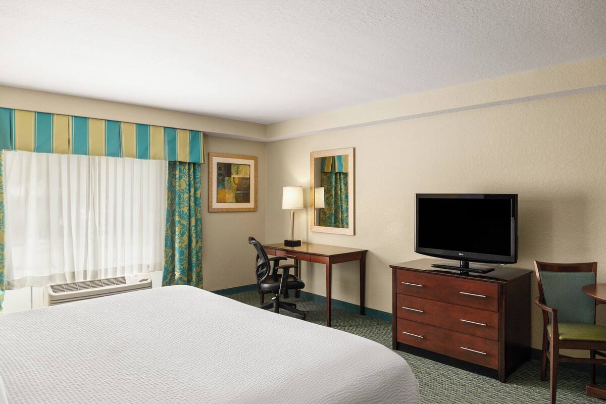 Premium bedding, pillow-top beds, in-room safe, desk