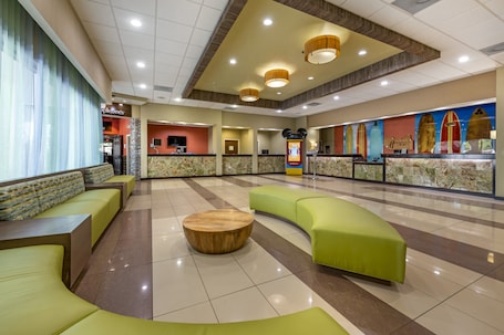 Lobby sitting area. Holiday Inn Resort Orlando - Lake Buena Vista by IHG