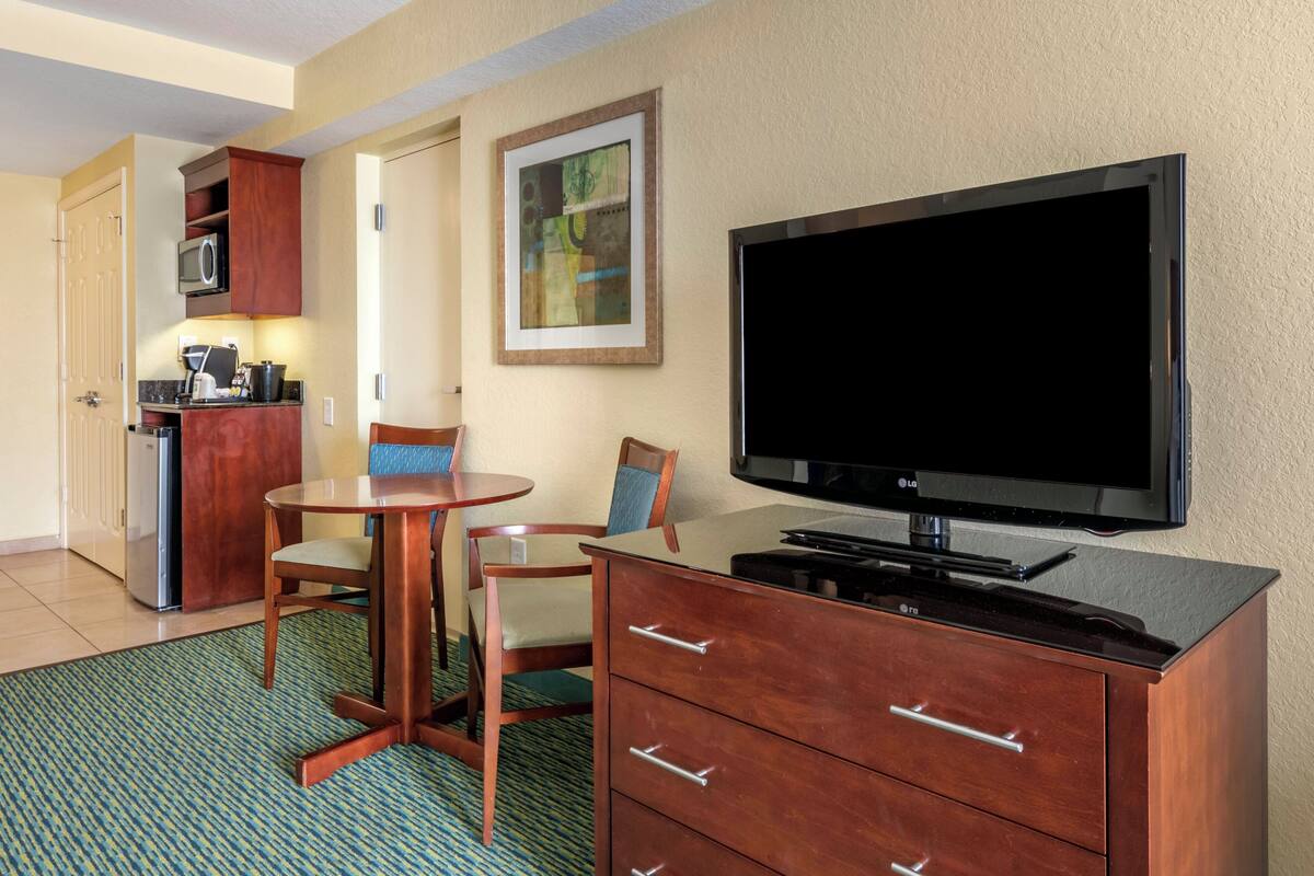 Premium bedding, pillow-top beds, in-room safe, desk