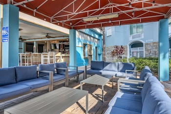 Pool views, serves breakfast, lunch, and dinner at Holiday Inn Resort Orlando - Lake Buena Vista, an IHG Hotel