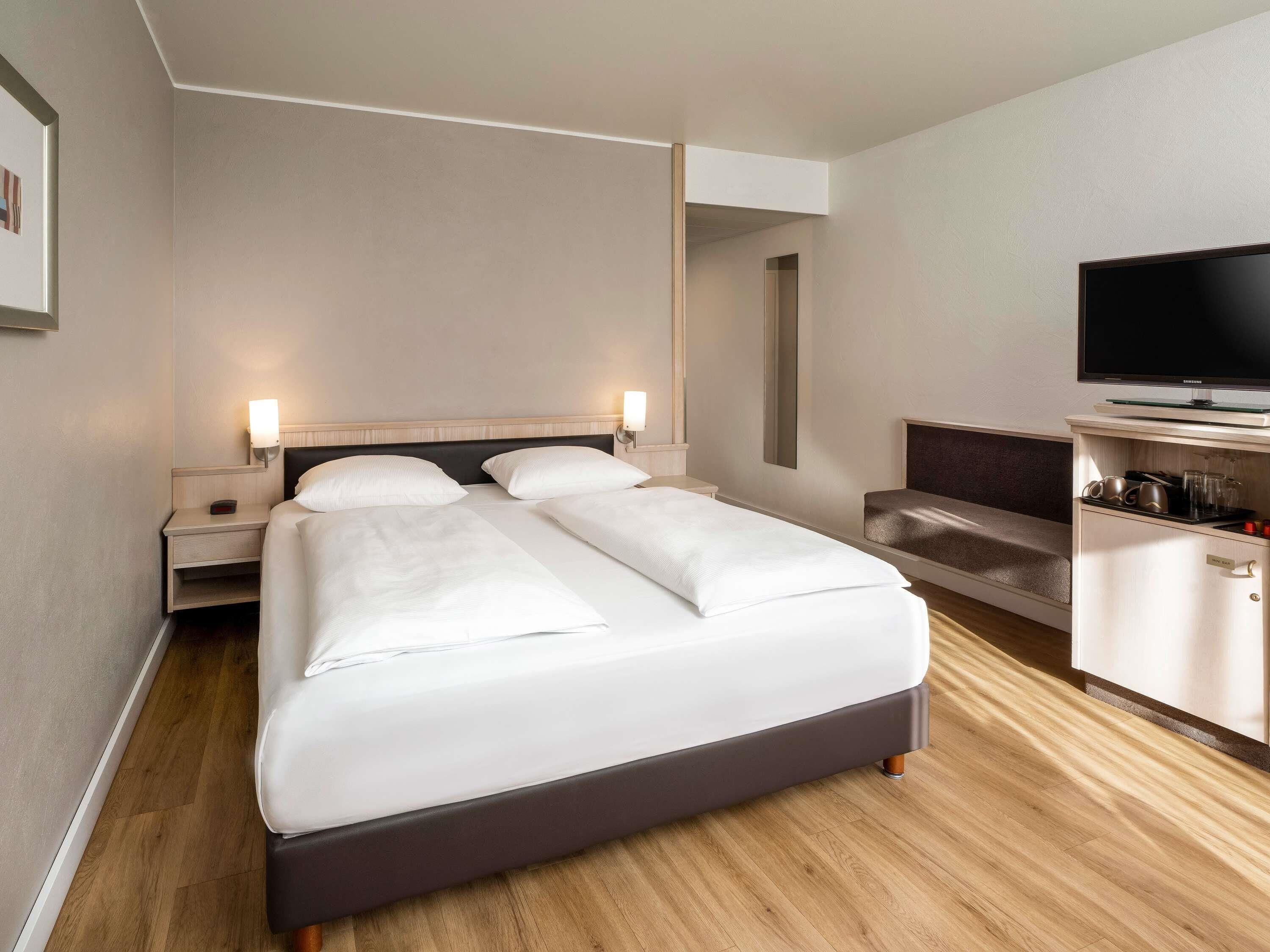 Superior-Zimmer, 1 King-Bett (Room renovation in 2020) | Minibar, Zimmersafe, Schreibtisch, laptopgeeigneter Arbeitsplatz